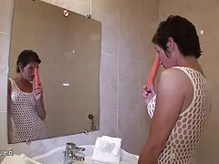 Horny slut in intense solosex